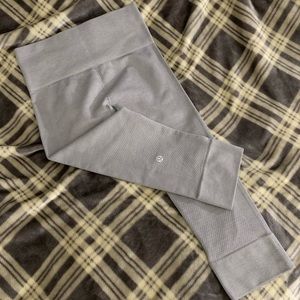 NWOT Gray LULULEMON capri pants